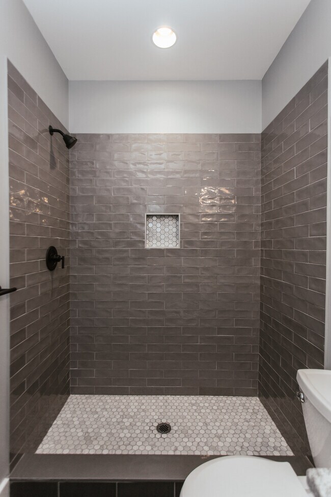 Building Photo - 132 Flint St