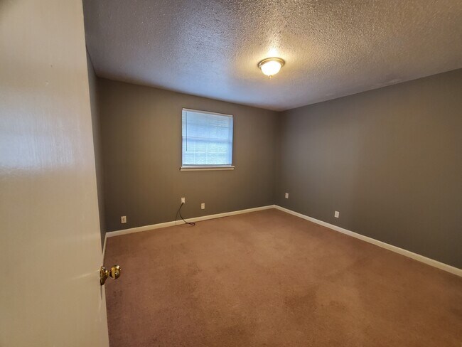 Building Photo - 366 Ryder Ave