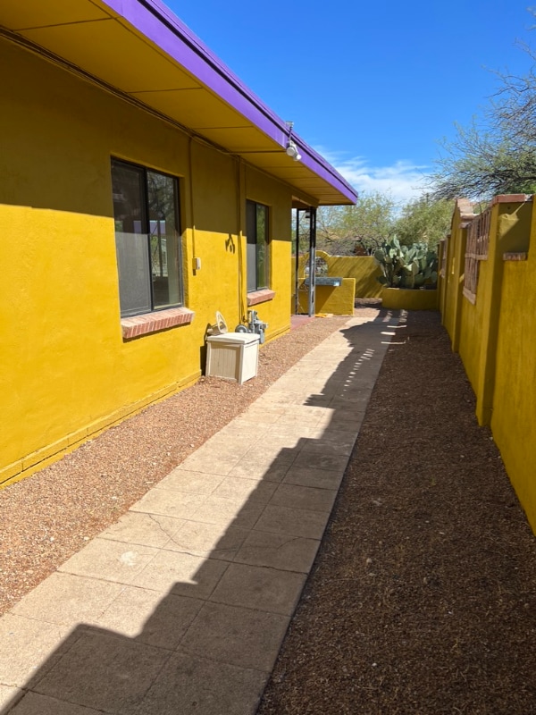 Building Photo - 2128 E 9th St