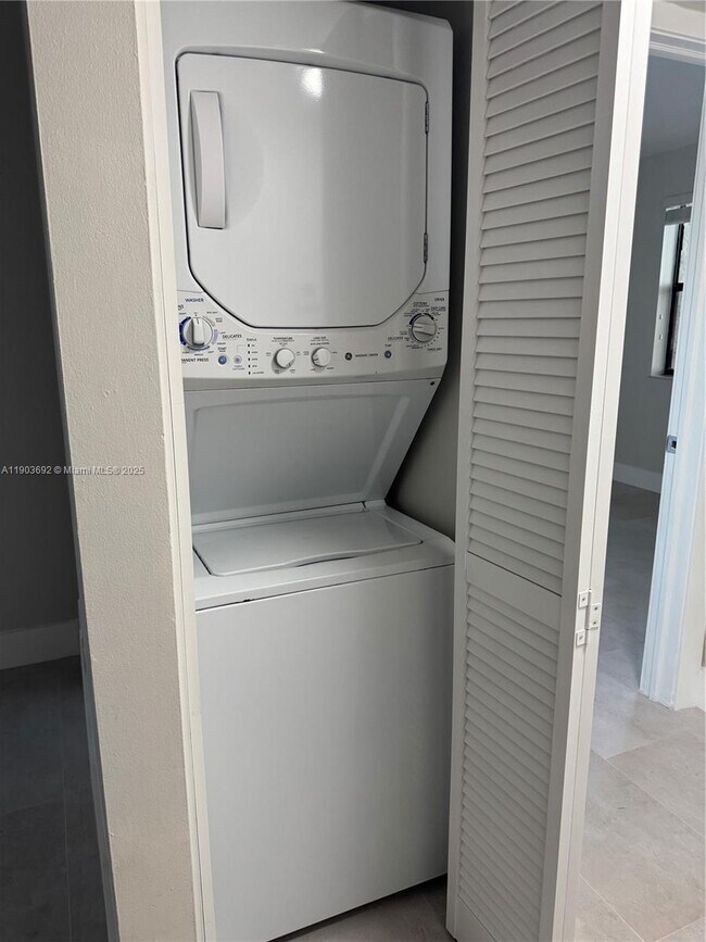 Building Photo - 9716 Hammocks Blvd