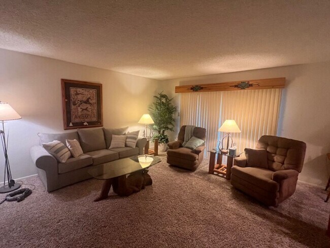 Building Photo - 25246 S Glenburn Dr