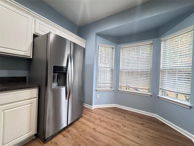 Building Photo - 5495 Hampton Ct