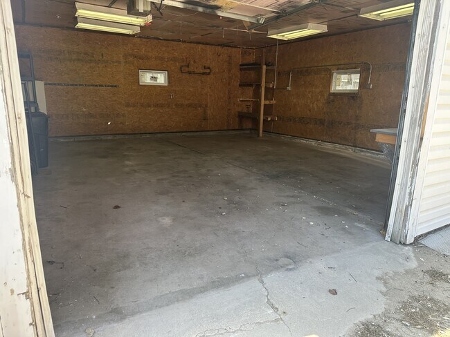 Building Photo - 225 W 1st St