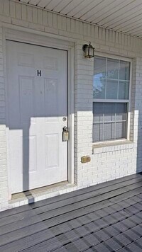 Building Photo - 145 Darlene Dr