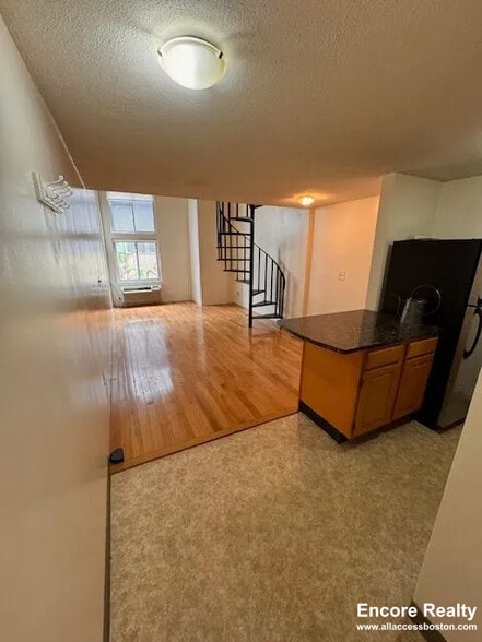 Building Photo - 382 Dorchester St