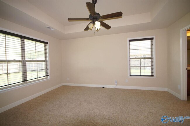 Building Photo - 115 Swan Pond Dr