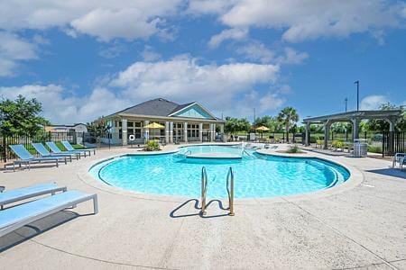 Building Photo - 2115 windsor Blvd