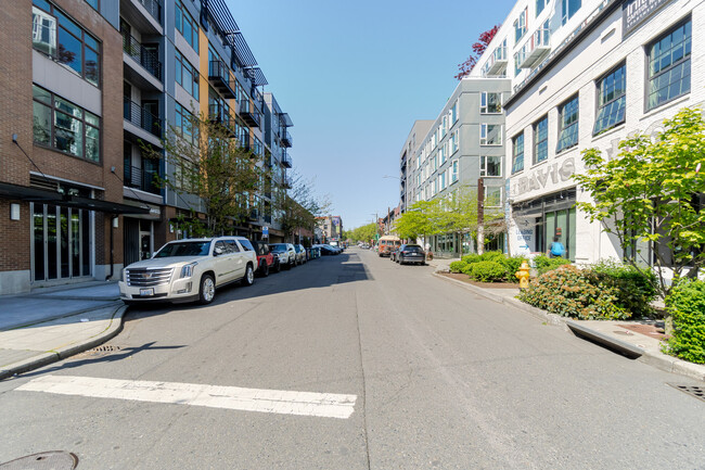 Building Photo - 1414 10th Ave