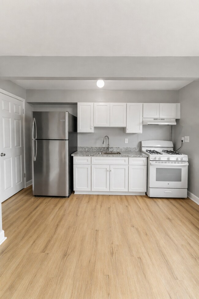 Building Photo - Home with Modern Kitchen, Finished Basement & Backyard Deck