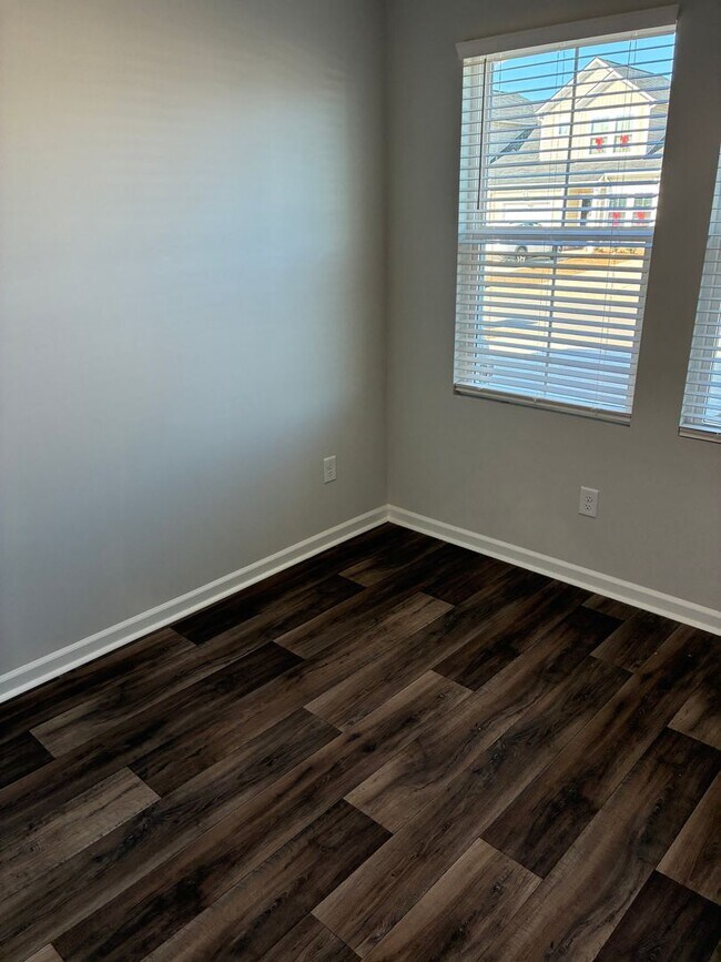 Building Photo - W2045