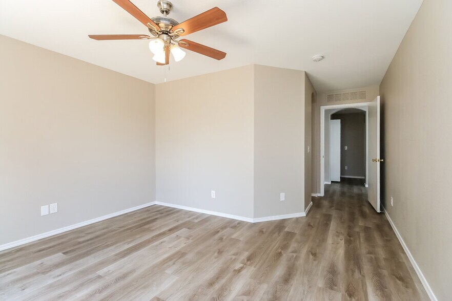 Building Photo - 40204 Calabria St