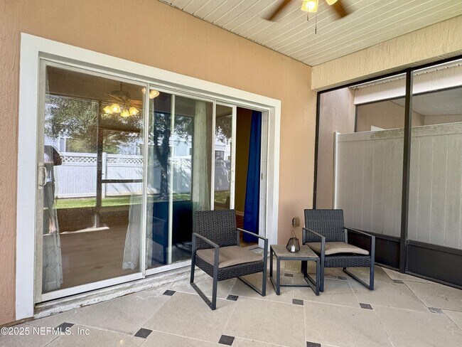 Building Photo - 580 Crystal Way