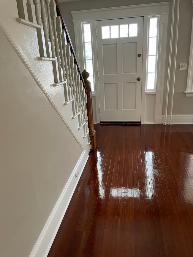 Building Photo - 381 Ward St