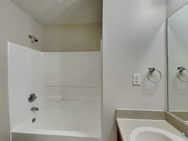 Building Photo - 1939 Redwood Trace