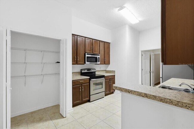 Building Photo - 605 Golden Lake Loop