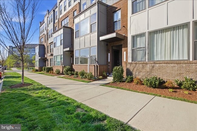 Building Photo - 13538 Sayward Blvd