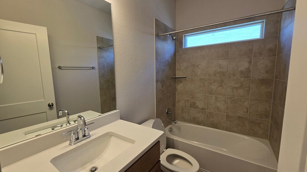 Building Photo - 449 Pipe Creek Dr