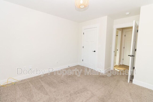 Building Photo - 65 Morning Mist Dr