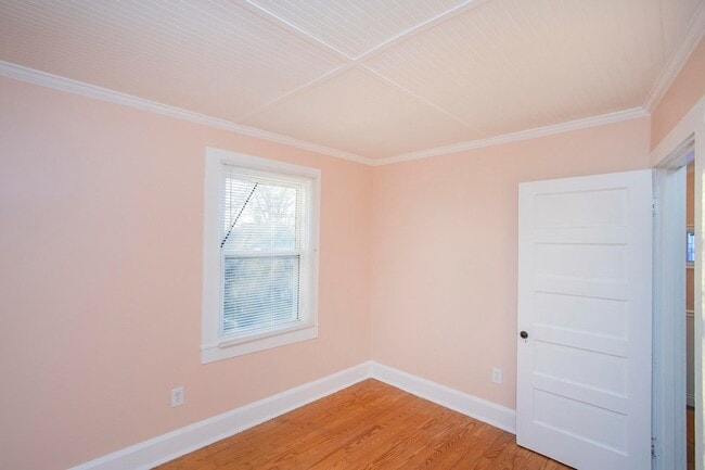 Building Photo - 909 Clarke St