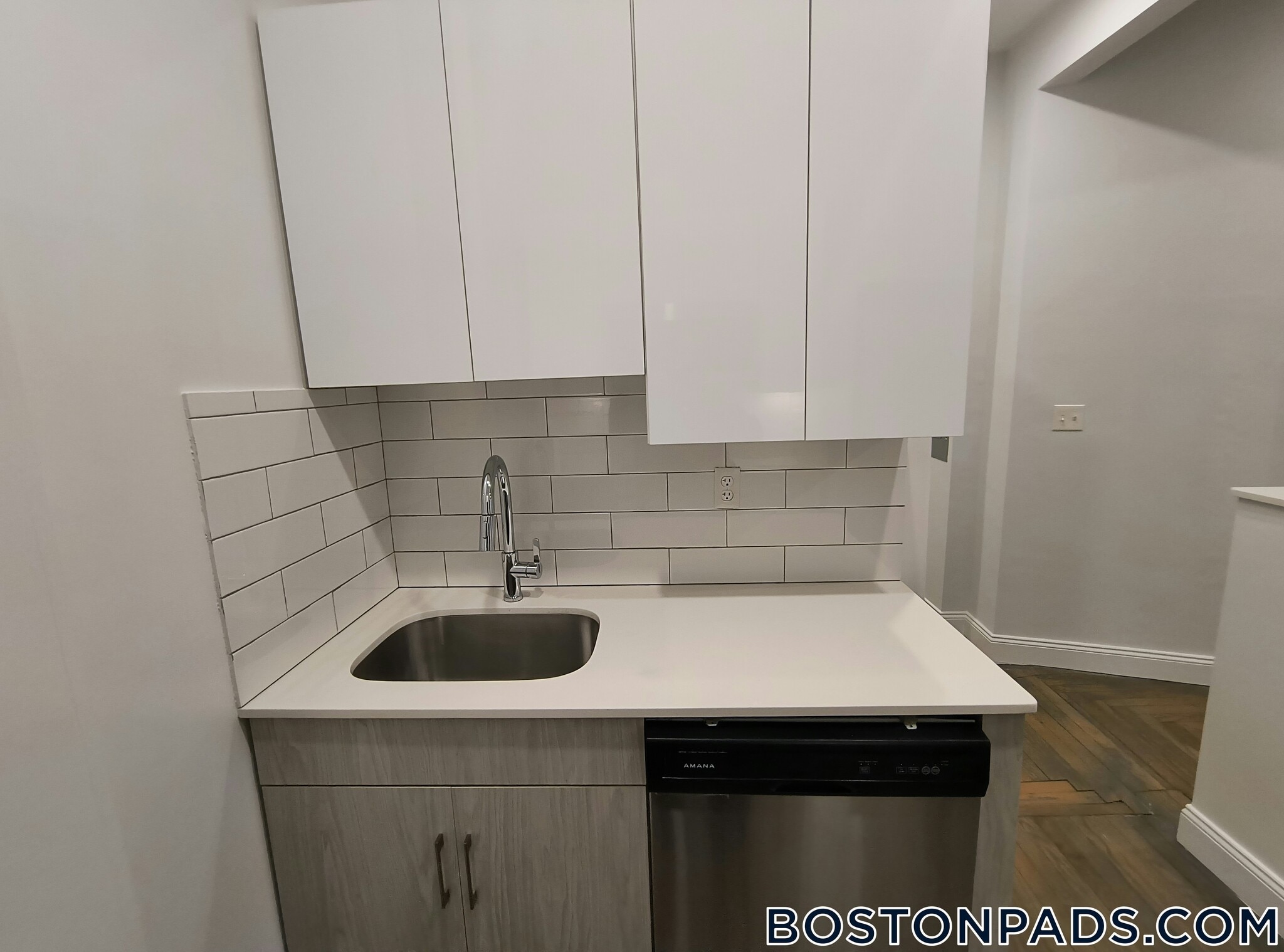 Building Photo - 19 Queensberry St