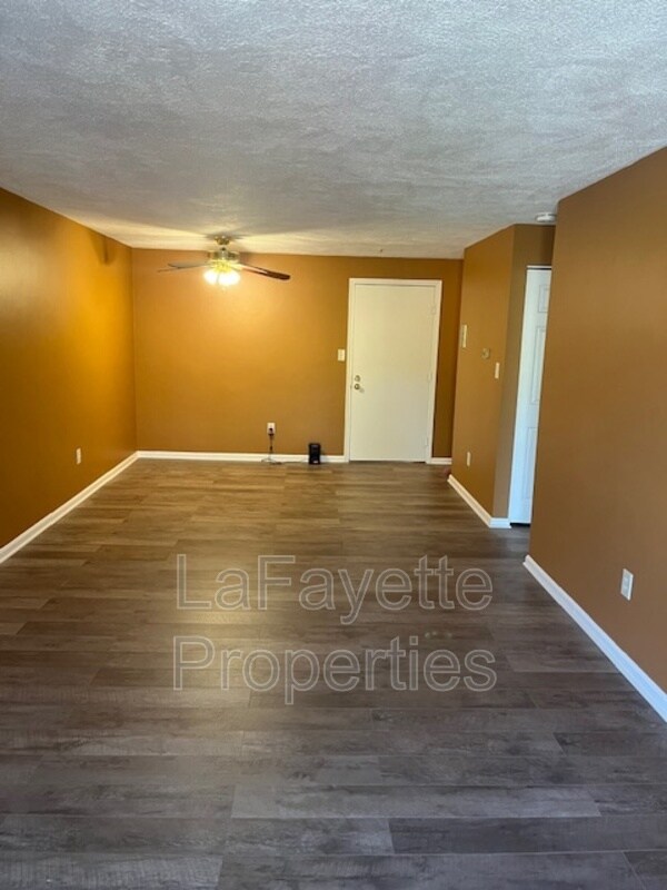 Building Photo - 10 Kenmar Dr