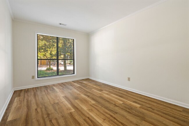 Building Photo - 3-Bedroom Townhouse in the Heart of Cary
