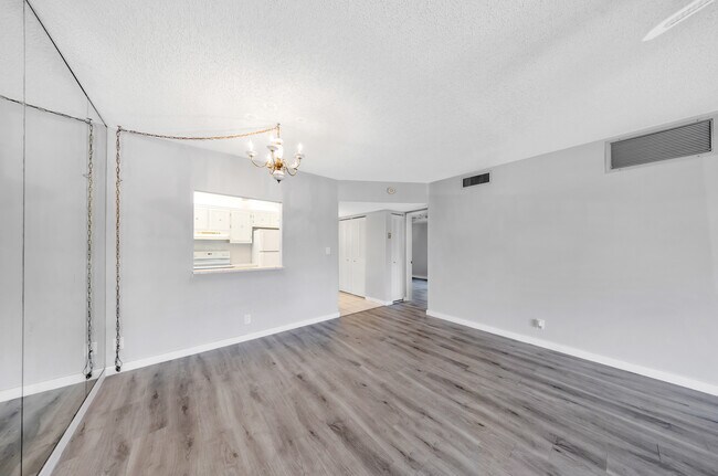 Building Photo - 257 S Cypress Rd