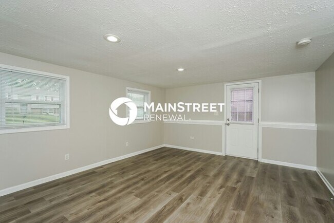 Building Photo - 3 Bedroom Pet-Friendly Home in Louisville, KY with Main Street Renewal