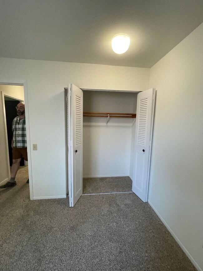 Building Photo - Lower 2 Bedroom with Patio - Optional Garage