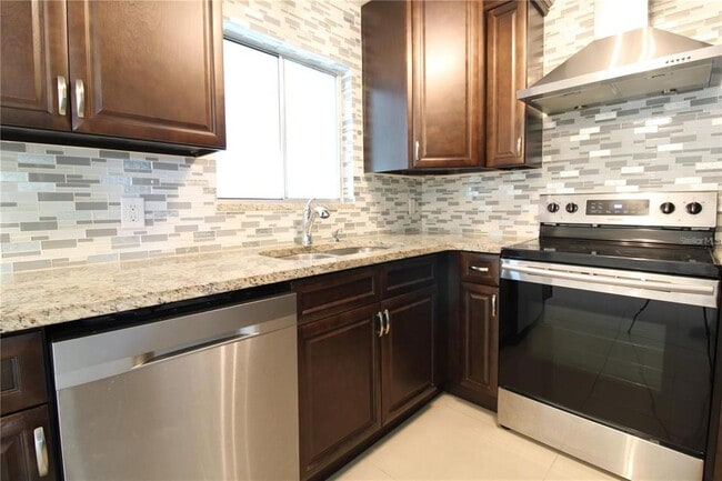 Building Photo - 2640 Collingswood Dr