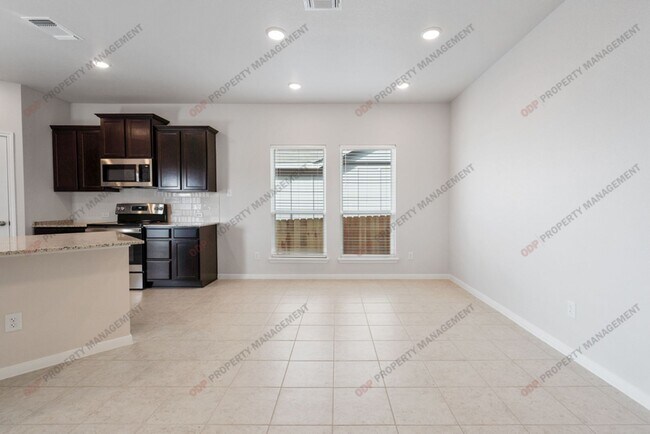 Building Photo - 2221 Chia Ct