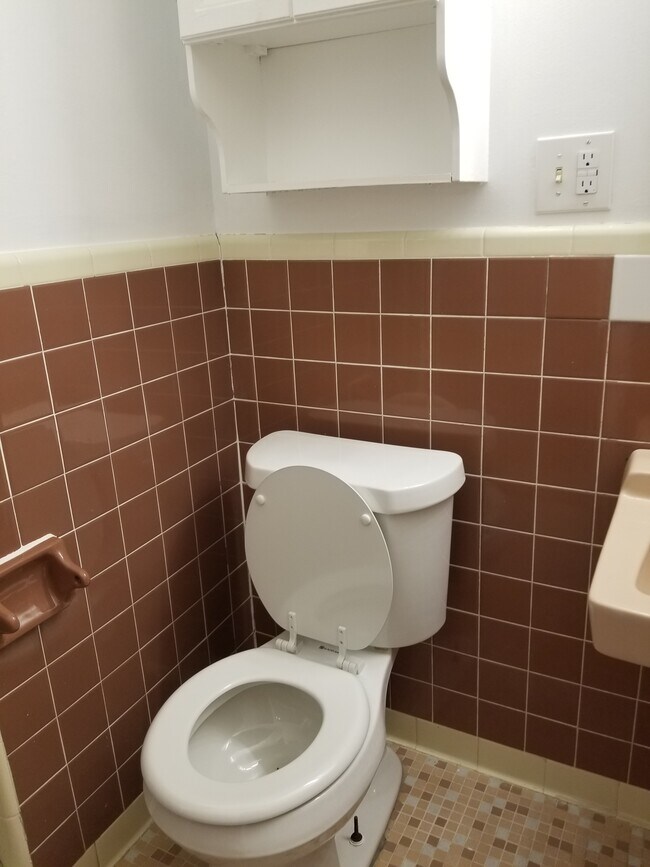 Building Photo - 3144 Woodville Cir