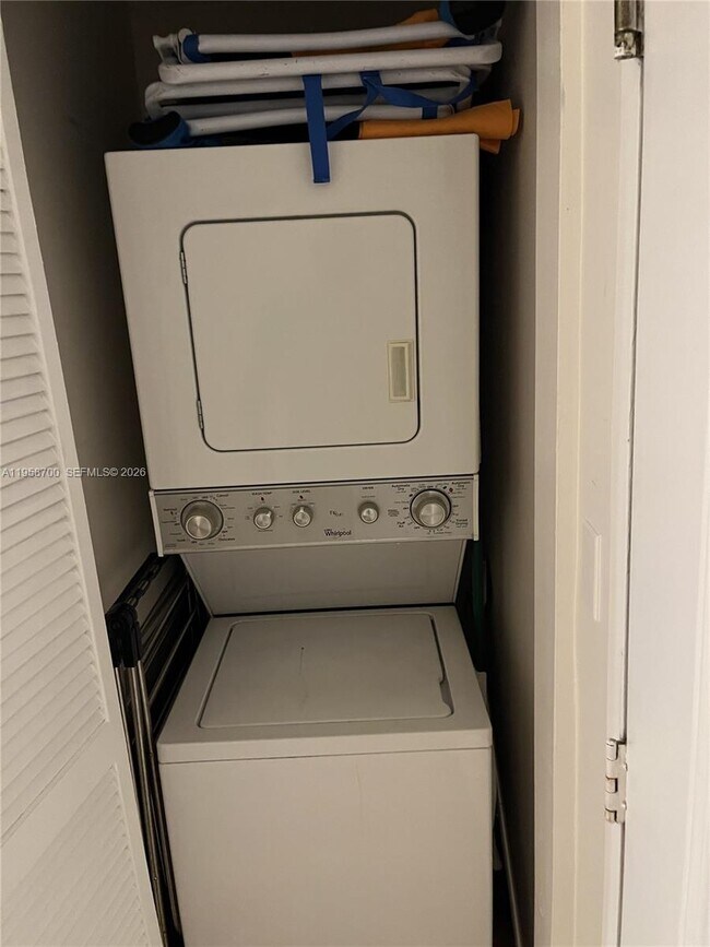 Building Photo - 218 SW 8th Ave