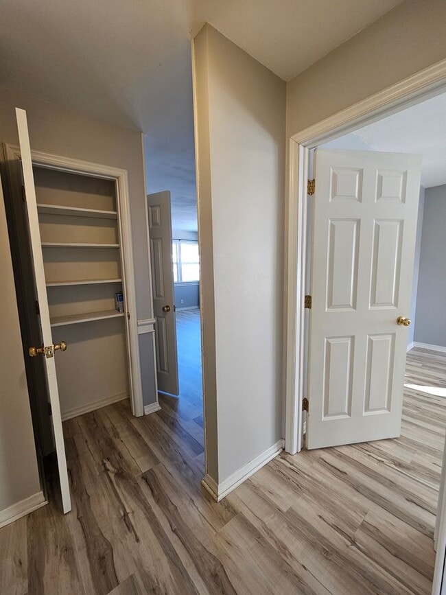 Building Photo - 2 BED | 1 BATH | SINGLE-LEVEL HOME | WEST