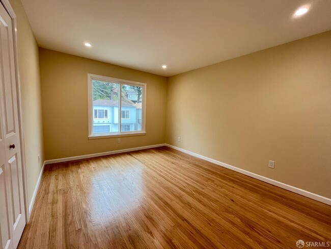 Building Photo - 21 Panorama Dr