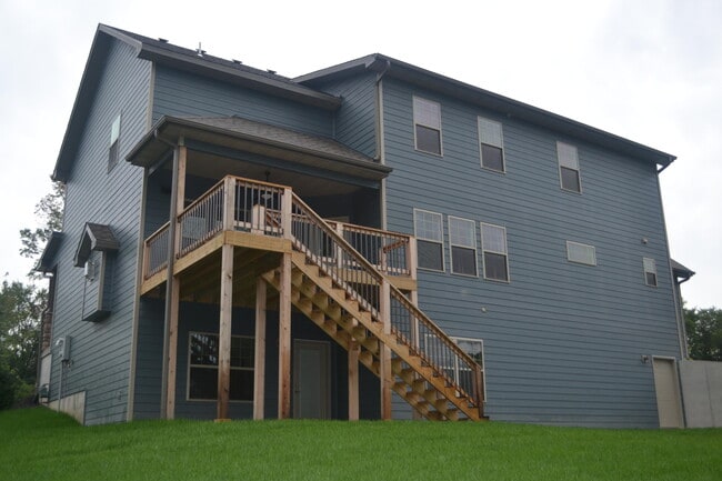 Building Photo - 5627 Spicewood Dr