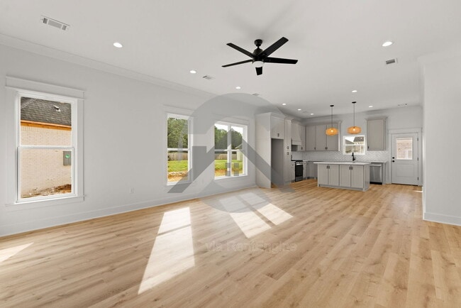 Building Photo - 10 Dragonfly Cv