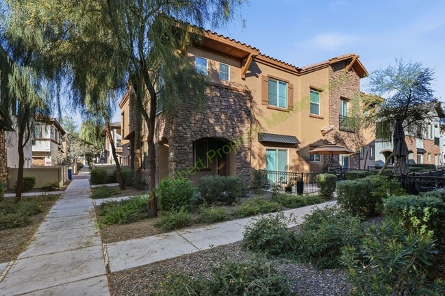 Building Photo - Modern Gilbert Lakeview Townhome in The Lakes at Annecy