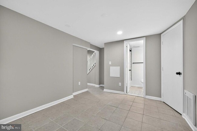 Building Photo - 8 Kennedy St