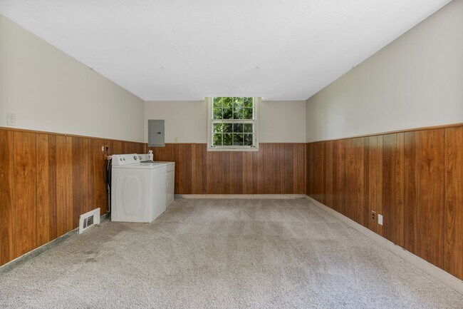 Building Photo - 4815 Danby Dr