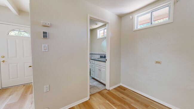 Building Photo - 713 I Ave