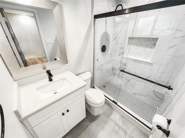 Building Photo - 5923 Dawnridge Dr