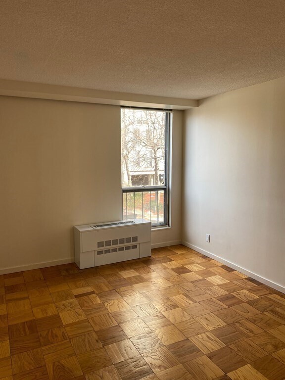 Building Photo - 99 Pond Ave