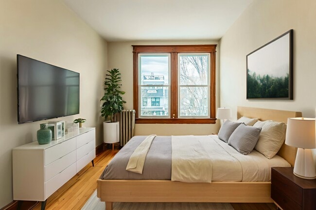 Building Photo - 1236 Oates St NE