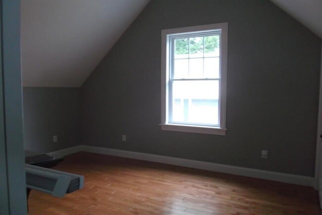 Building Photo - 52 Ferris St
