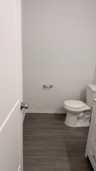 Building Photo - 2637 E 6 NE