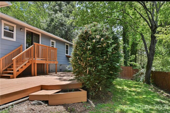 Building Photo - 50 Booker St