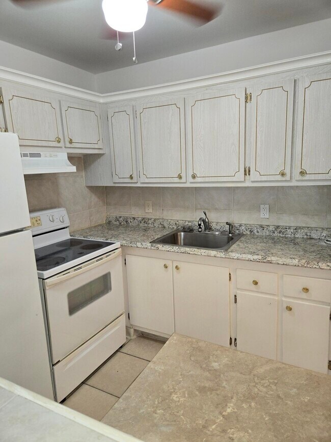 Building Photo - 278 Windsor N