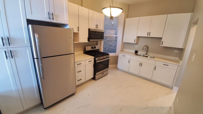 Building Photo - Gorgeous Lawndale 2 Bedroom