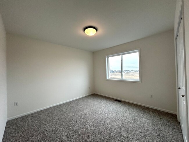 Building Photo - Spacious & Stylish 3-Bed Home with Modern Finishes and Attached 2-Stall Garage